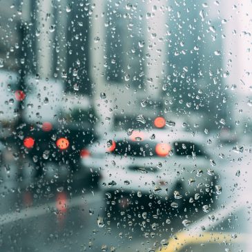 Breves consejos para conducir bajo la lluvia esta Semana Santa