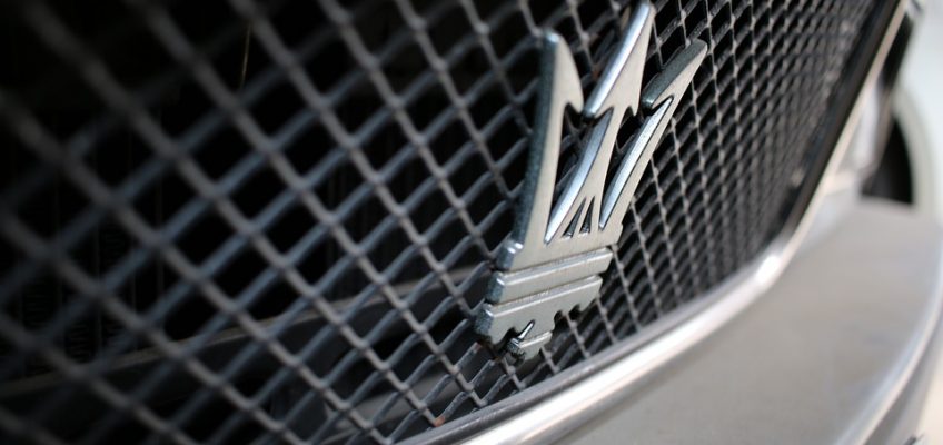 ¿Sabes qué significa el logo de Maserati? Te contamos algunos secretos de la mítica marca.