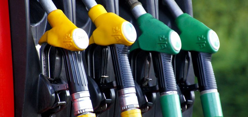 Llega a las gasolineras el nuevo etiquetado de carburantes y vehículos