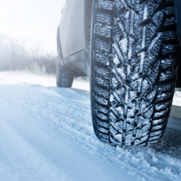 Conducir con hielo y nieve: 6 consejos prácticos para evitar accidentes