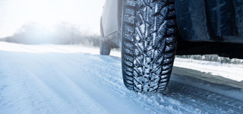 Conducir con hielo y nieve: 6 consejos prácticos para evitar accidentes