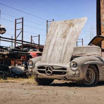 Coches raros o de lujo que han terminado en un desguace