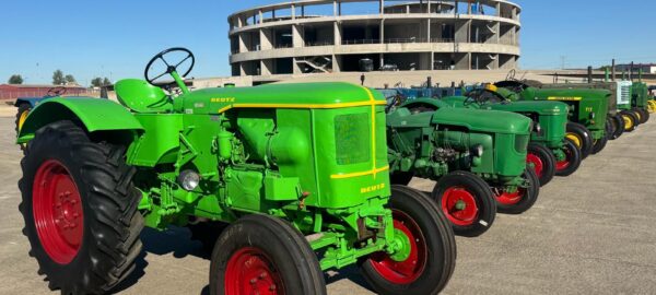 Gran Exposición de Tractores en el Futuro Museo de la Automoción La Torre